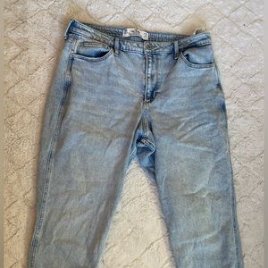 Light wash mom jeans
